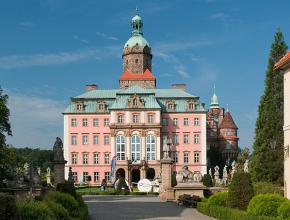 замок Ксенж в Польше